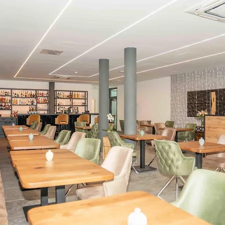 Hotel & Lounge Adult Only *