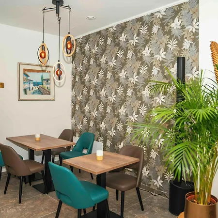 & Lounge Adult Only Hotel *