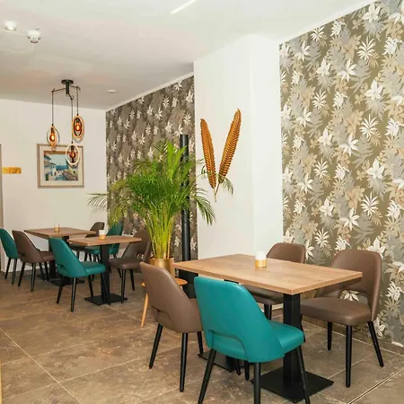 Hotel & Lounge Adult Only