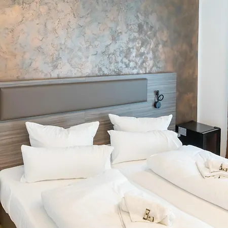 & Lounge Adult Only *