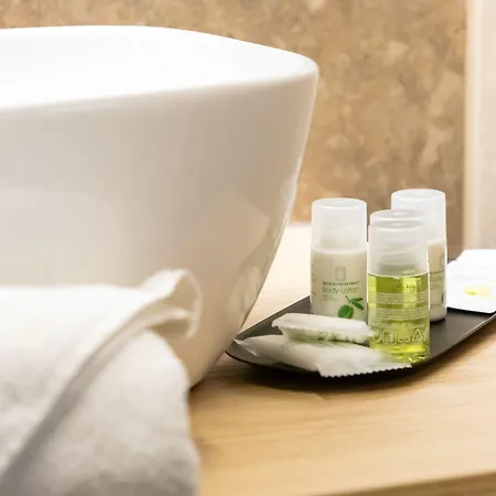 & Lounge Adult Only *