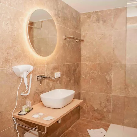Hotel & Lounge Adult Only